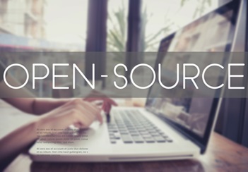 Laptop mit dem Schriftzug Open-Source